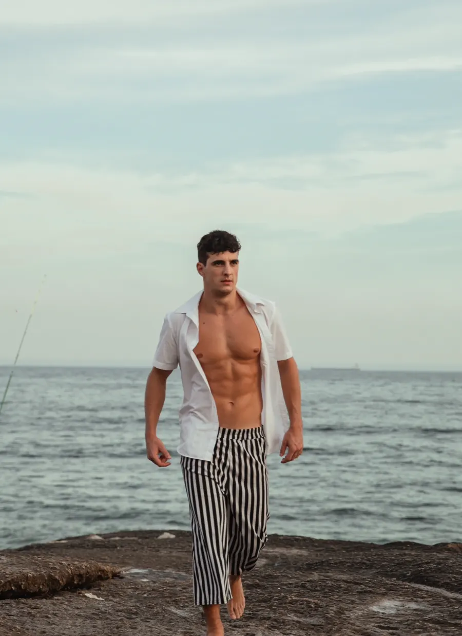 Nino Fallard — praia nas pedras